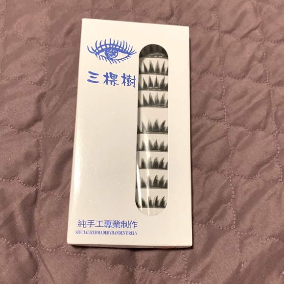 False Eyelashes Set of 8- Pack of 10 Eyelashes/5 Pairs - Picture 3 of 9